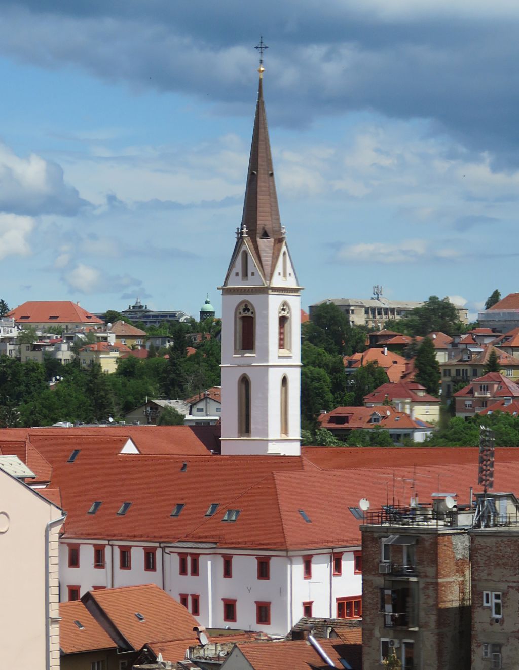 Crkva sv. Franje Asiškog s franjevačkim samostanom, samostanski kompleks sa zvonikom